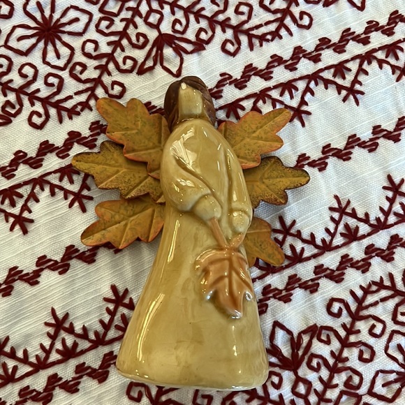 3 Fall Angels - Picture 2 of 14